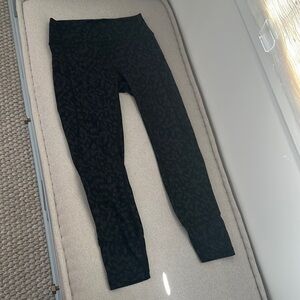 Lululemon In Movement Size 6 Black/Dark Gray Animal Print Leggings